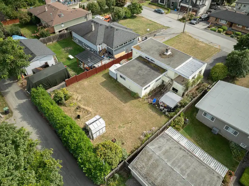 809 SHAW AVENUE - photo 3 of 4