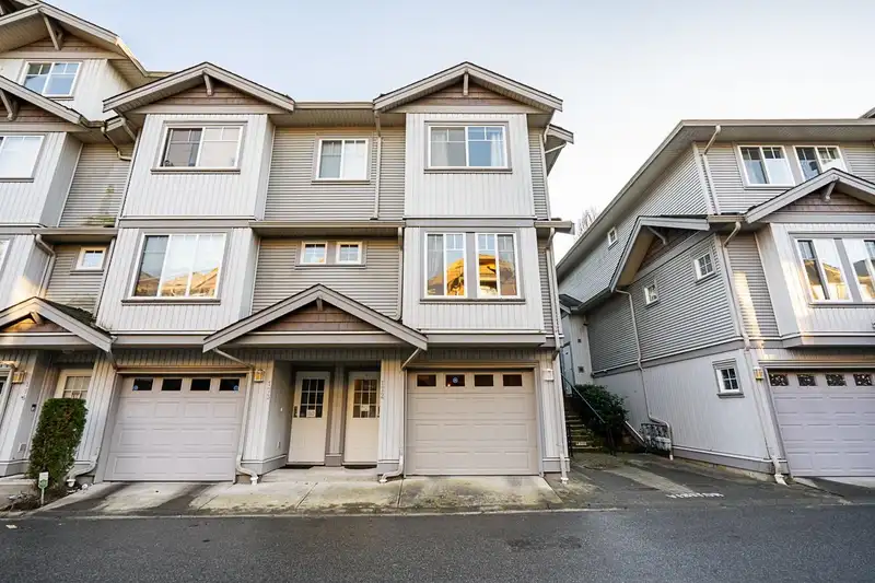 172 12040 68 AVENUE - photo 1 of 33