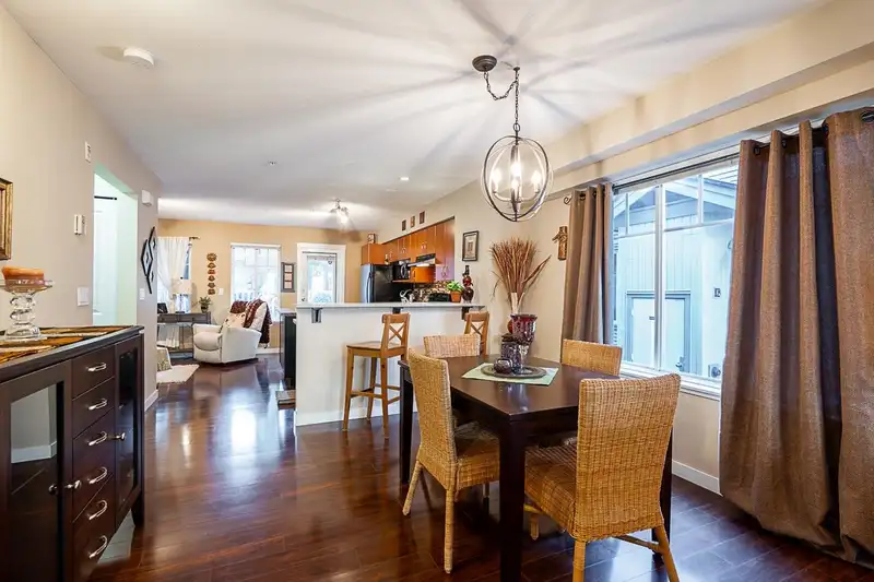 172 12040 68 AVENUE - photo 4 of 33