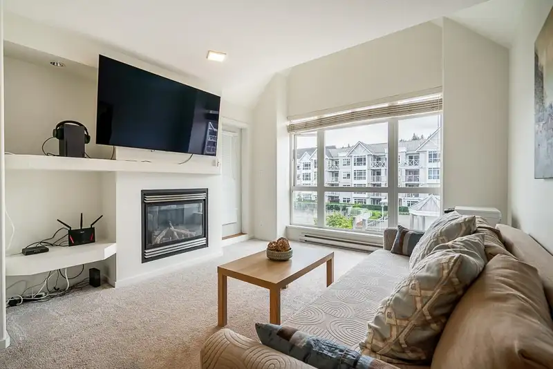 404 3142 ST JOHNS STREET - photo 1 of 27