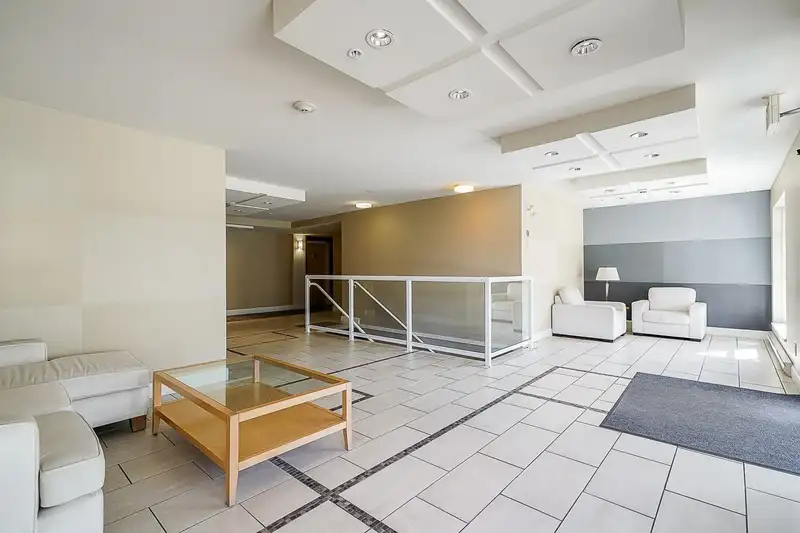 404 3142 ST JOHNS STREET - photo 4 of 27