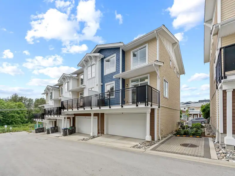 16 16560 17A AVENUE - photo 3 of 31