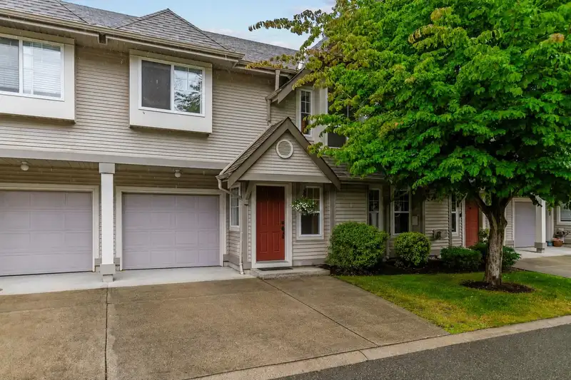 15 23085 118 AVENUE - photo 1 of 27