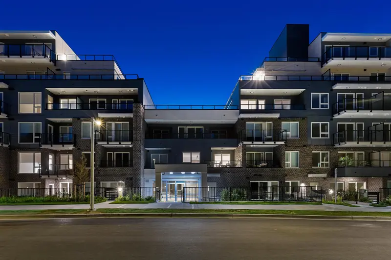 221 2002 ST. GEORGE STREET - photo 2 of 25