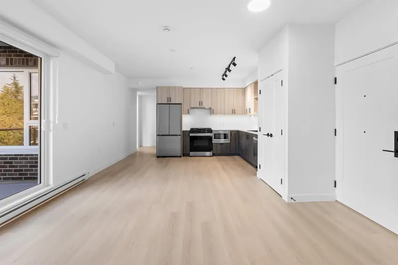 221 2002 ST. GEORGE STREET - photo 4 of 25