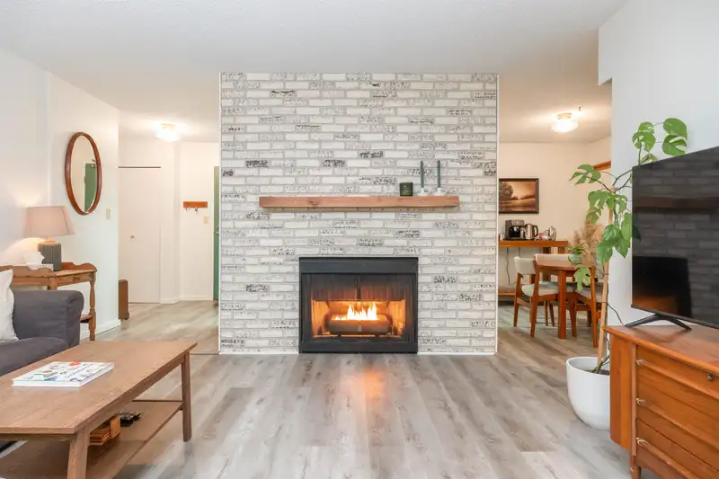 207 1048 KING ALBERT AVENUE - photo 2 of 31