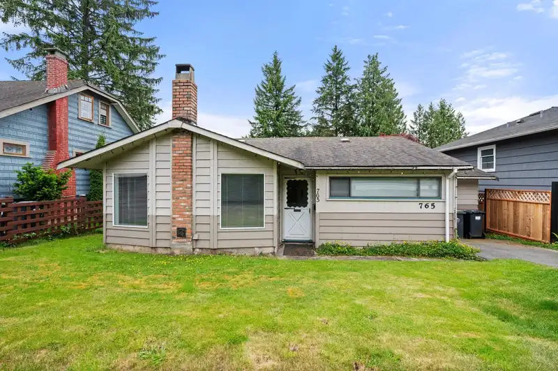 765 LYNN VALLEY ROAD - photo 2 of 33