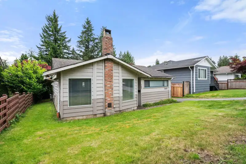 765 LYNN VALLEY ROAD - photo 3 of 33