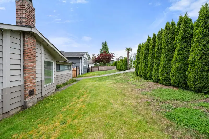 765 LYNN VALLEY ROAD - photo 4 of 33