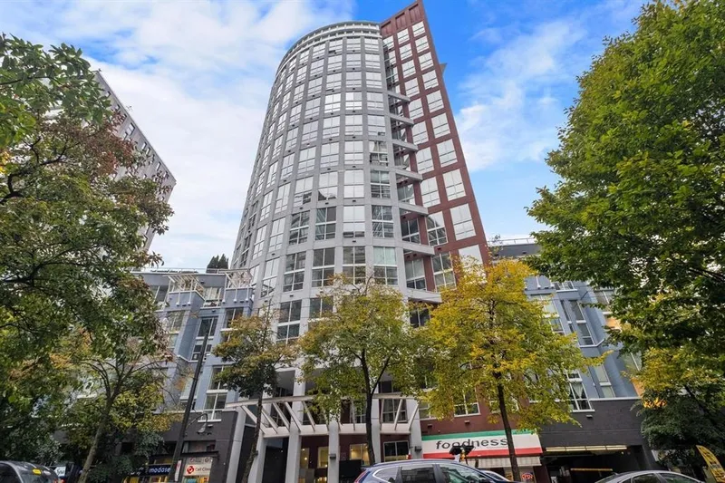 403 933 SEYMOUR STREET - photo 1 of 13