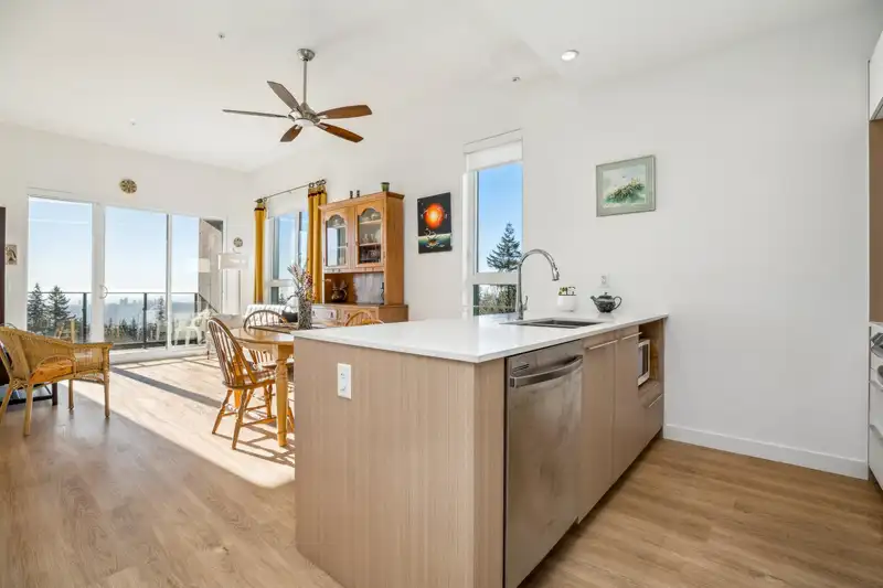 609 9888 UNIVERSITY CRESCENT - photo 1 of 40