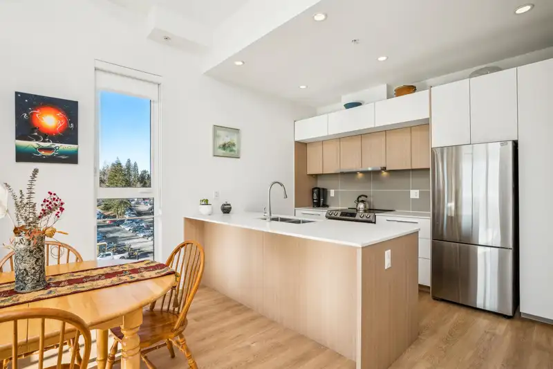 609 9888 UNIVERSITY CRESCENT - photo 2 of 40