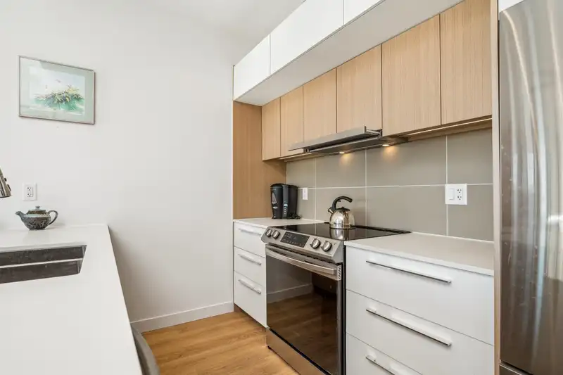 609 9888 UNIVERSITY CRESCENT - photo 3 of 40
