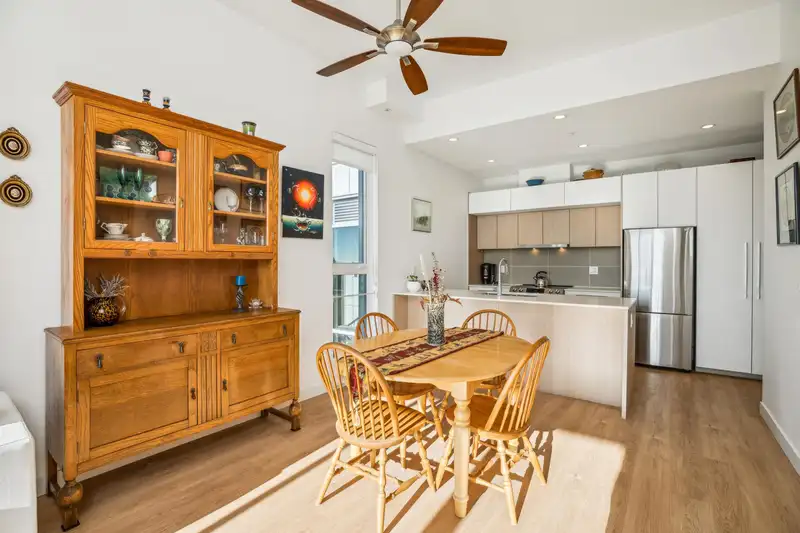 609 9888 UNIVERSITY CRESCENT - photo 4 of 40