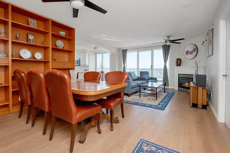 1901 10 LAGUNA COURT - photo 3 of 34