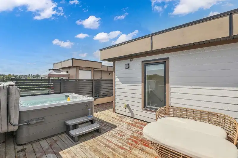 2 19624 56 AVENUE - photo 2 of 39