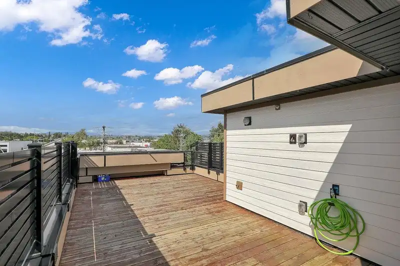 2 19624 56 AVENUE - photo 3 of 39