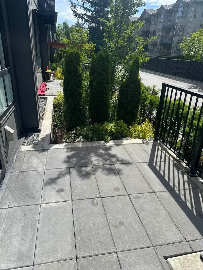 W111 13838 108 AVENUE - photo 2 of 19