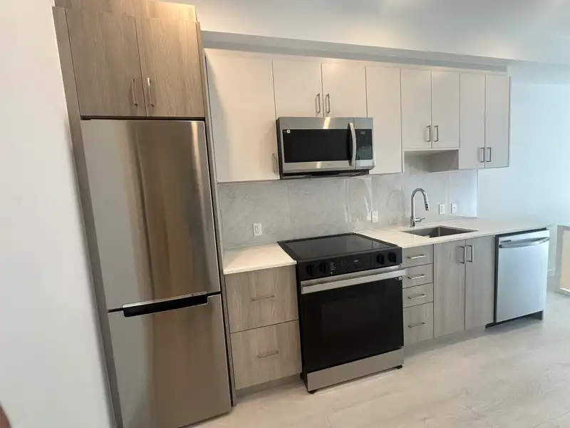 W111 13838 108 AVENUE - photo 3 of 19