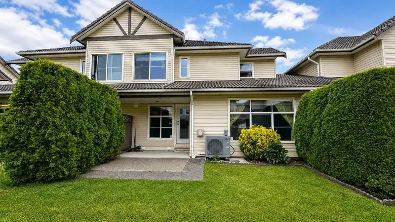 92 758 RIVERSIDE DRIVE - photo 1 of 31