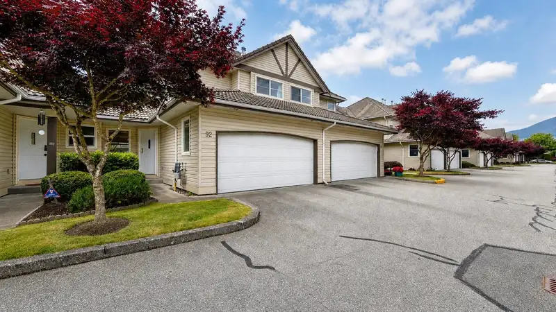 92 758 RIVERSIDE DRIVE - photo 3 of 31