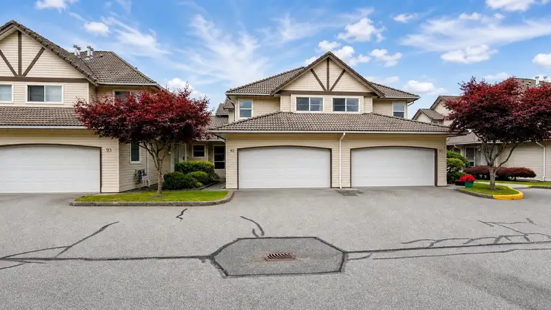 92 758 RIVERSIDE DRIVE - photo 4 of 31