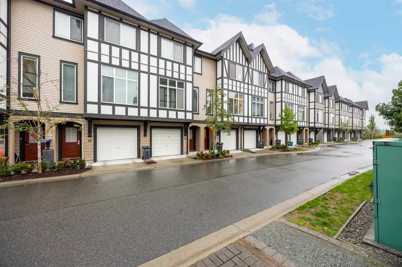 49 9728 ALEXANDRA ROAD - photo 3 of 25