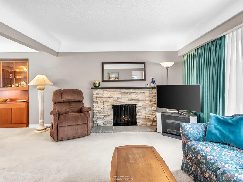 4830 SOUTHLAWN DRIVE - photo 2 of 20