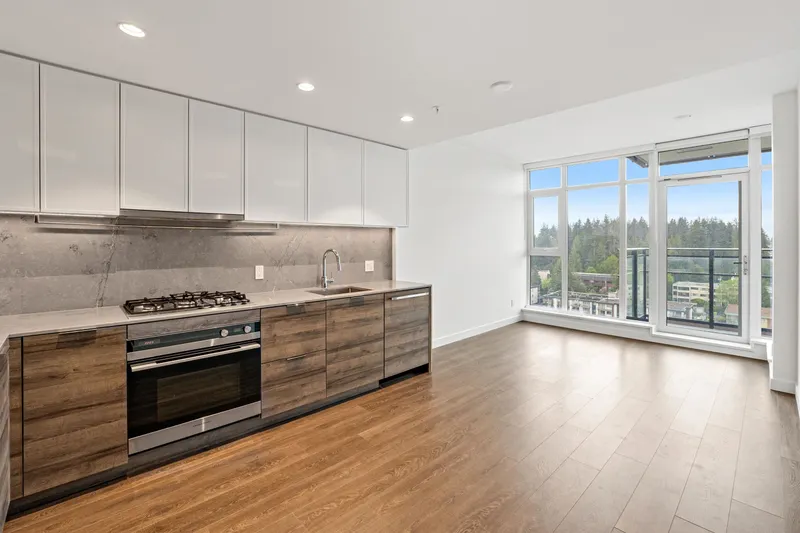 1008 1045 AUSTIN AVENUE - photo 2 of 25