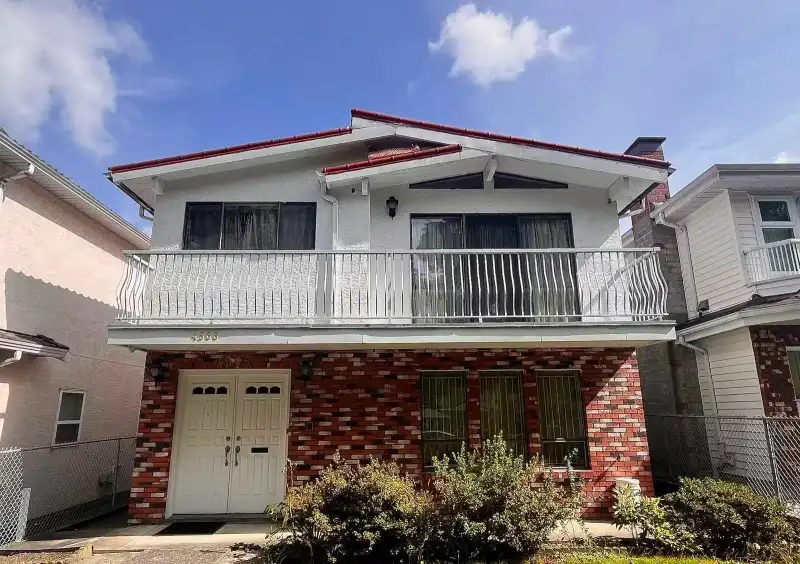 4568 COMMERCIAL STREET - photo 1 of 37