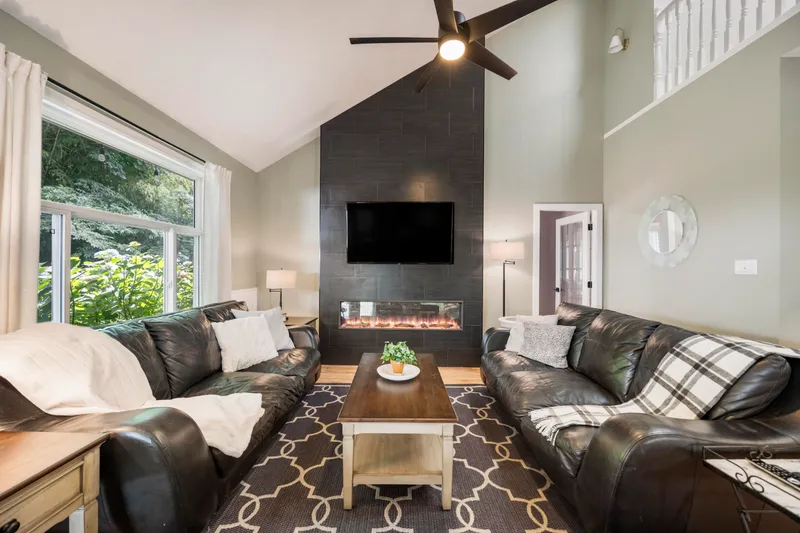 17850 100A AVENUE - photo 1 of 25