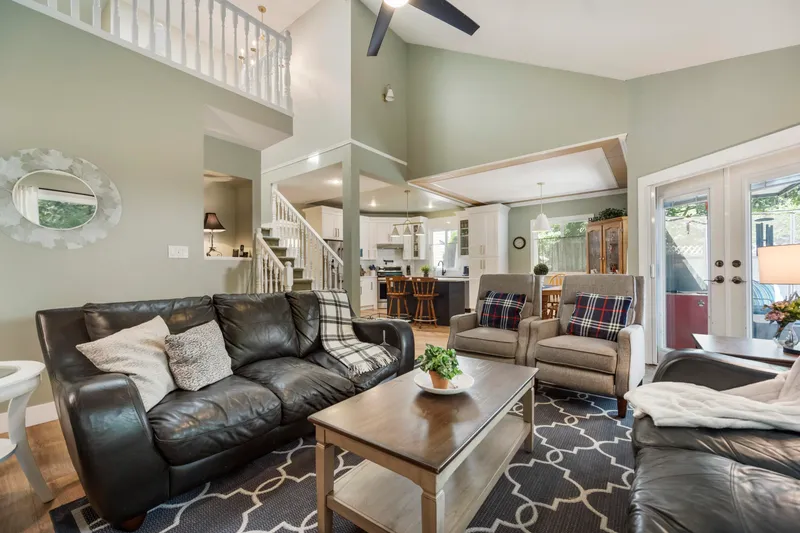 17850 100A AVENUE - photo 3 of 25