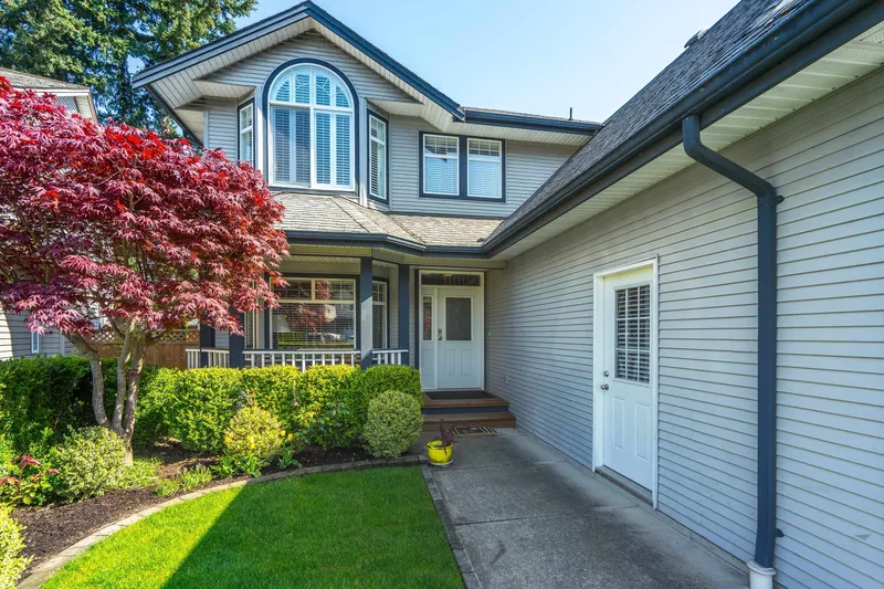 19115 DOERKSEN DRIVE - photo 3 of 25