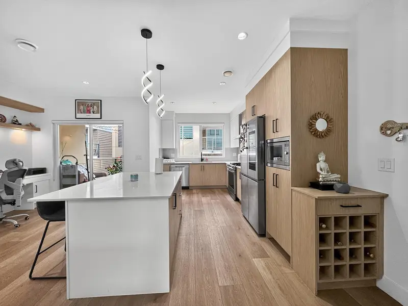 30 12585 104A AVENUE - photo 3 of 25