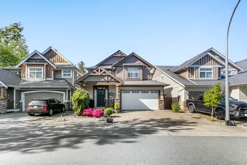 32615 APPLEBY COURT - photo 2 of 40