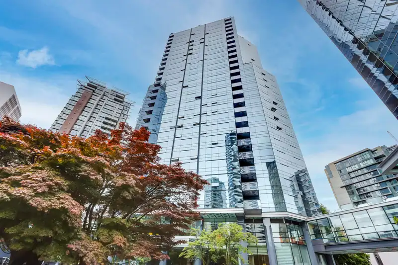1404 1050 BURRARD STREET - photo 2 of 28