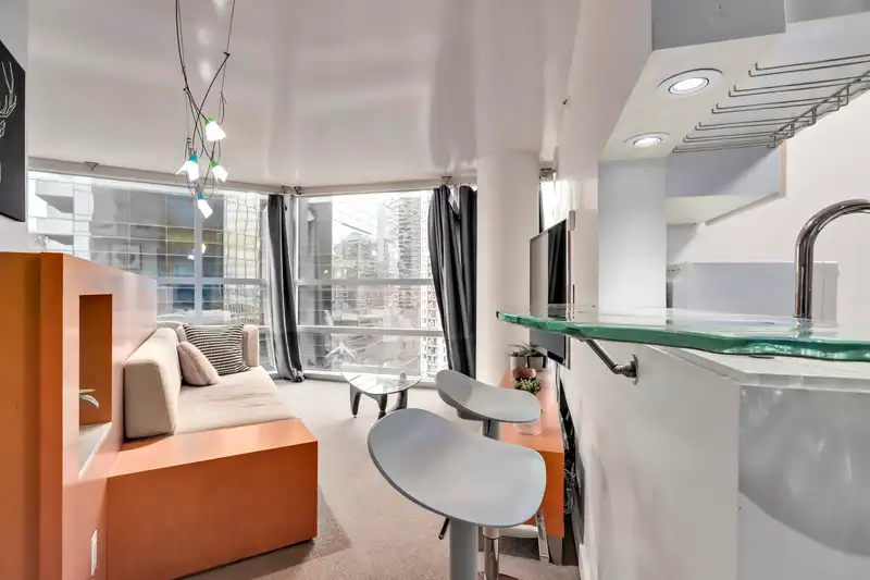 1404 1050 BURRARD STREET - photo 4 of 28