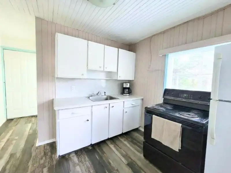 942 LEE STREET - photo 4 of 13