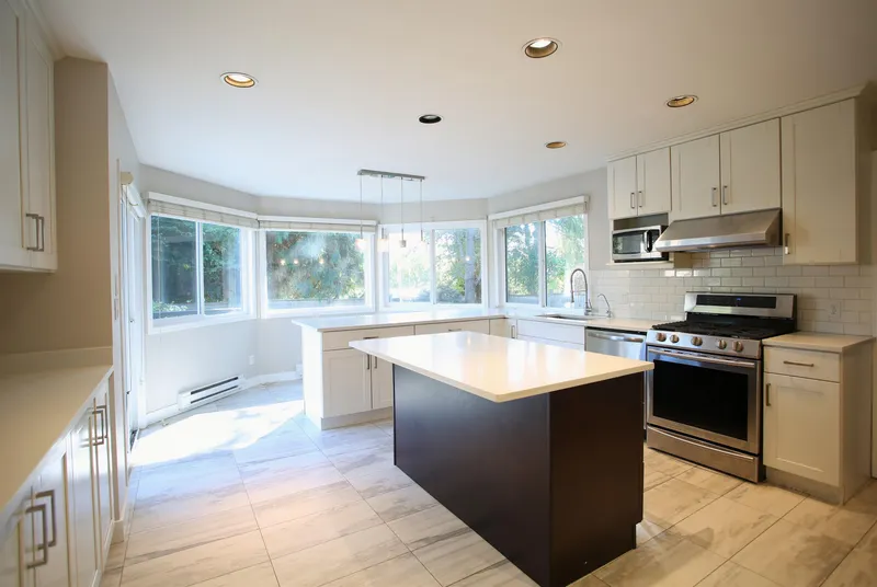 13572 14A AVENUE - photo 2 of 21