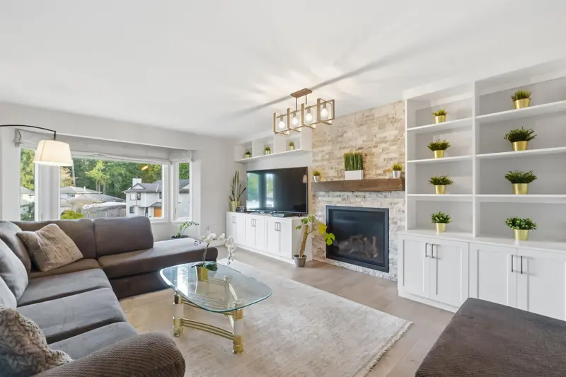 21496 90 AVENUE - photo 4 of 25