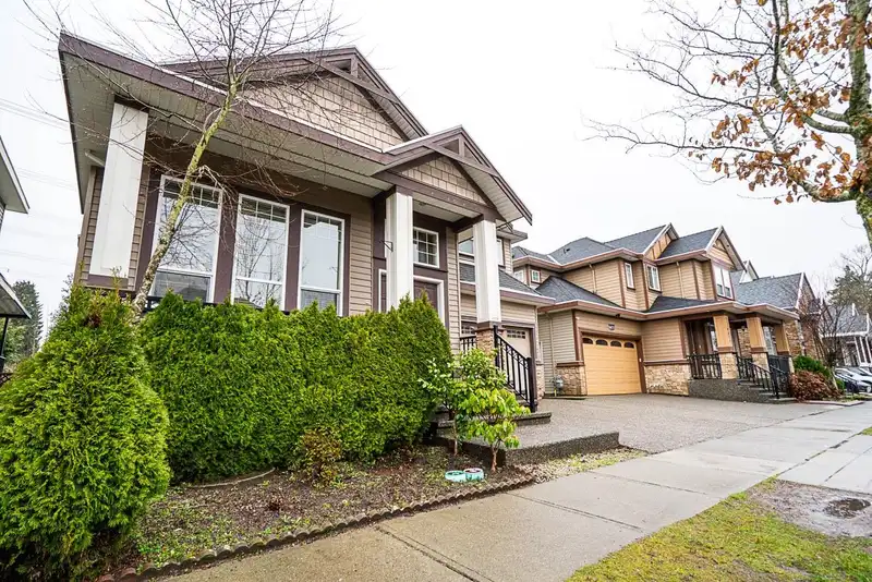 6663 125A STREET - photo 3 of 32