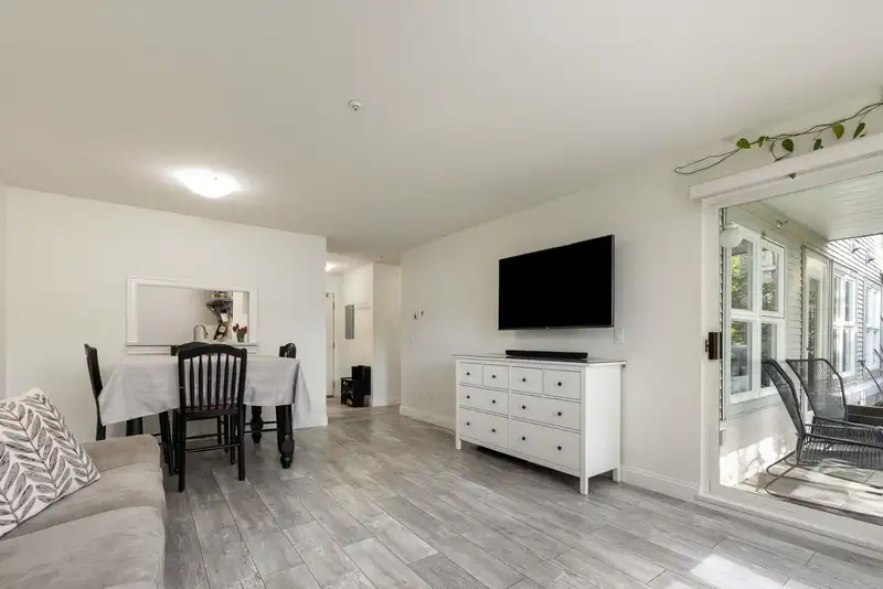 109 2965 HORLEY STREET - photo 3 of 23