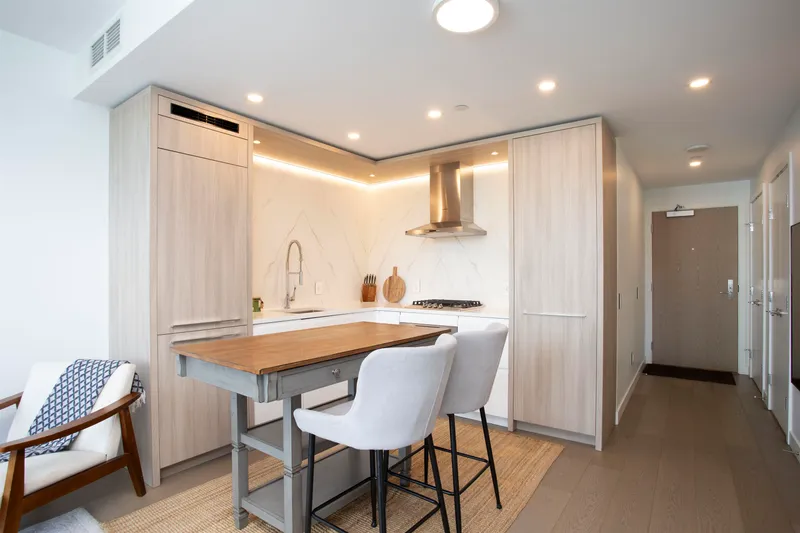 1103 15165 THRIFT AVENUE - photo 1 of 25