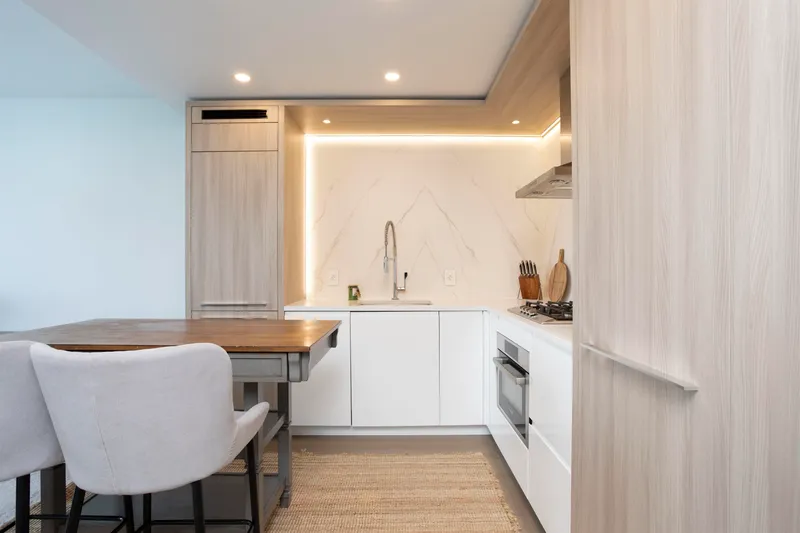 1103 15165 THRIFT AVENUE - photo 2 of 25