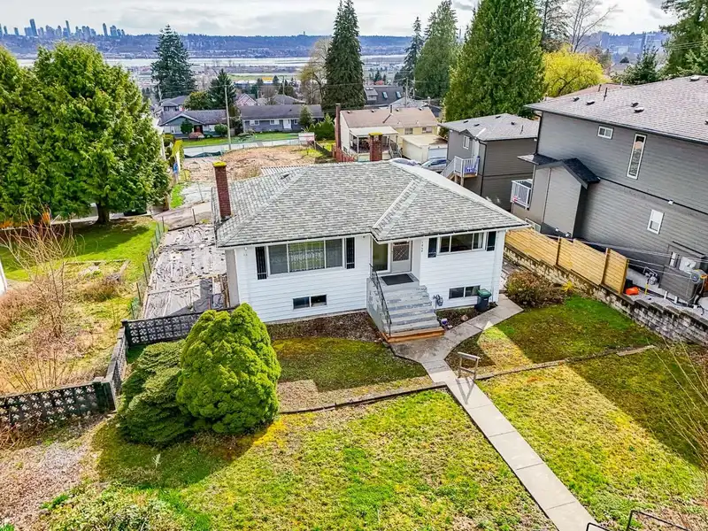 1042 MADORE AVENUE - photo 1 of 27