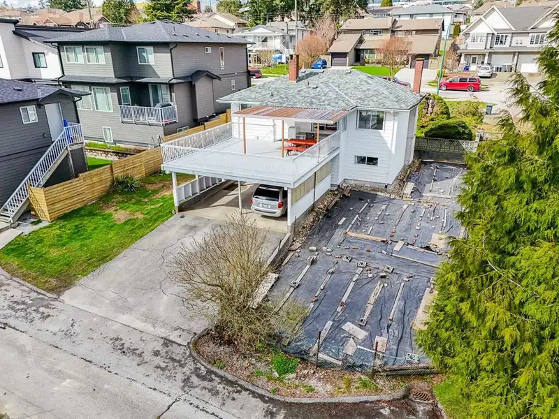 1042 MADORE AVENUE - photo 4 of 27