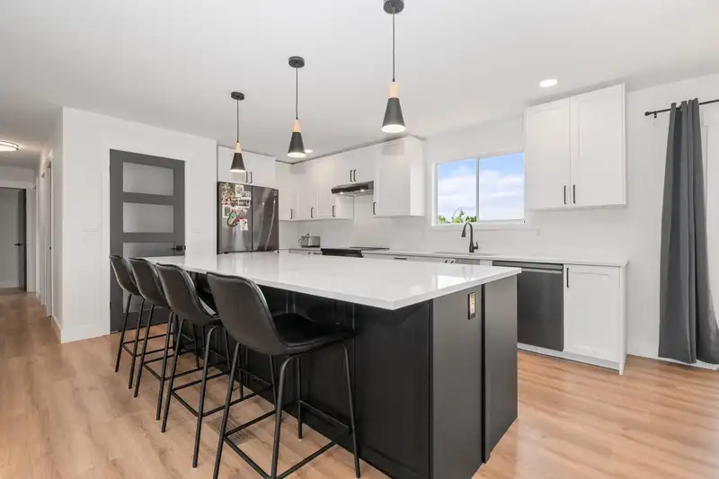 1605 LOGAN ROAD - photo 4 of 35