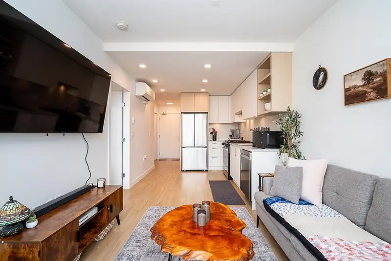 302 723 GROVER AVENUE - photo 3 of 40