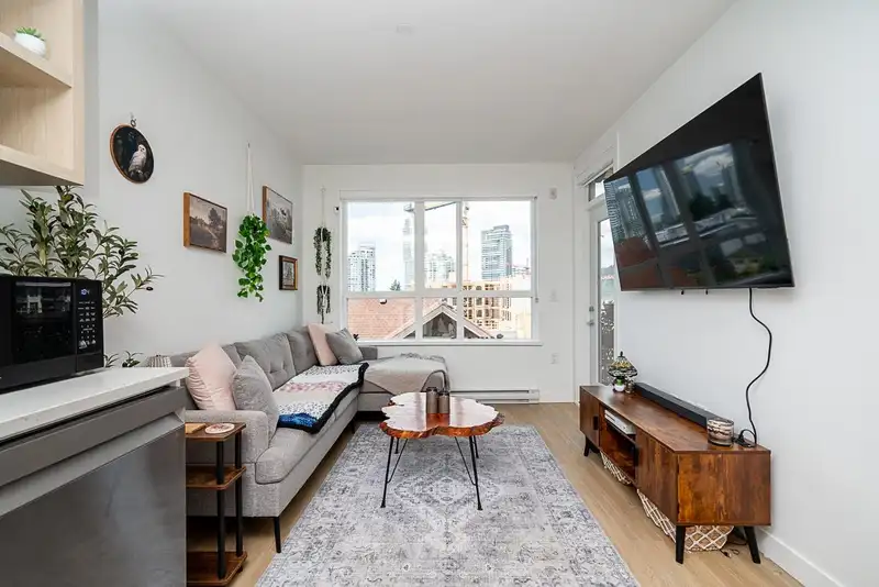 302 723 GROVER AVENUE - photo 4 of 40