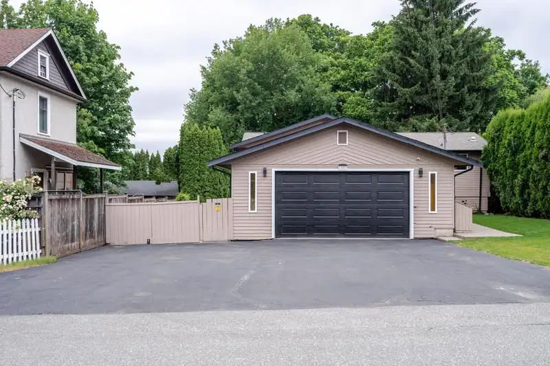 33897 WALNUT AVENUE - photo 2 of 40